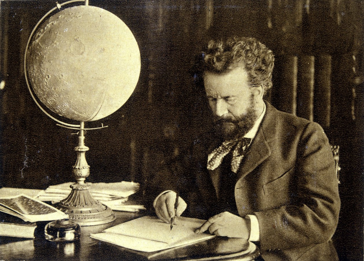 Camille Flammarion na sua mesa de trabalho de Unknown photographer