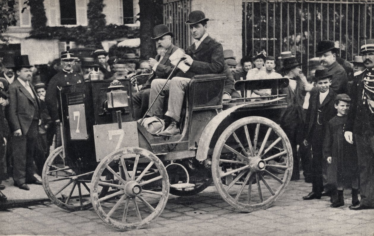 Competidores têm uma corrida de carros sem cavalos, automóvel de Unknown photographer