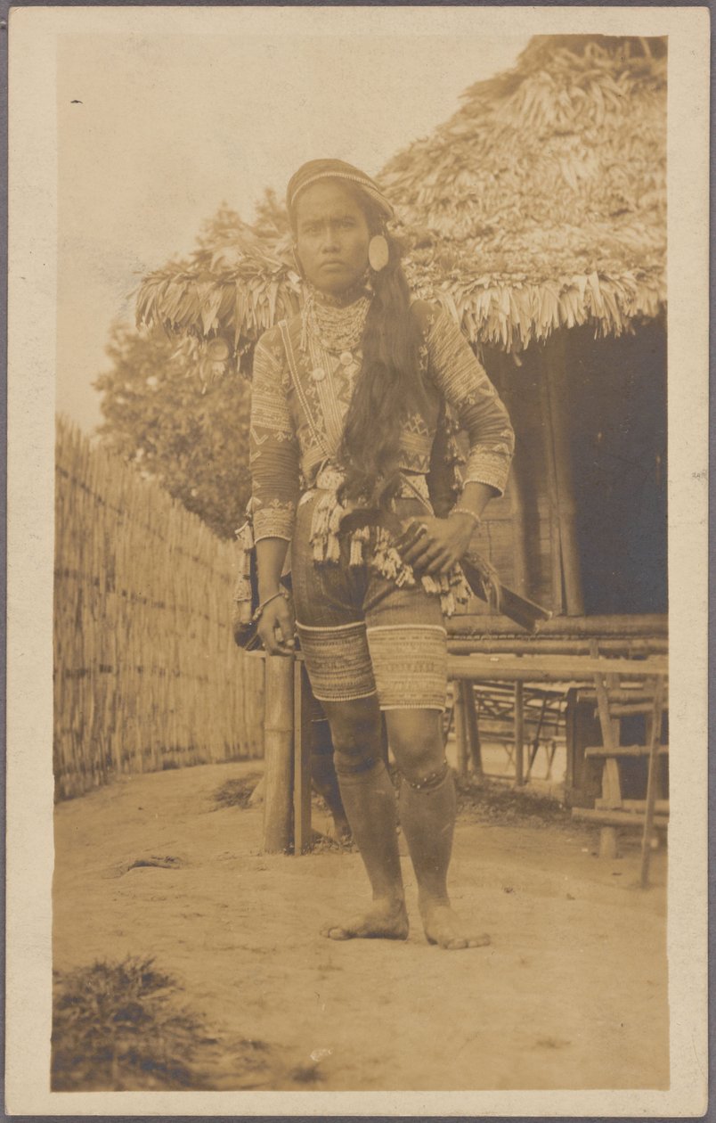 Datto Bulon, chefe do Bagobo, vestido com trajes de guerreiro, Reserva das Filipinas, Exposição de Compra da Louisiana de Unknown photographer