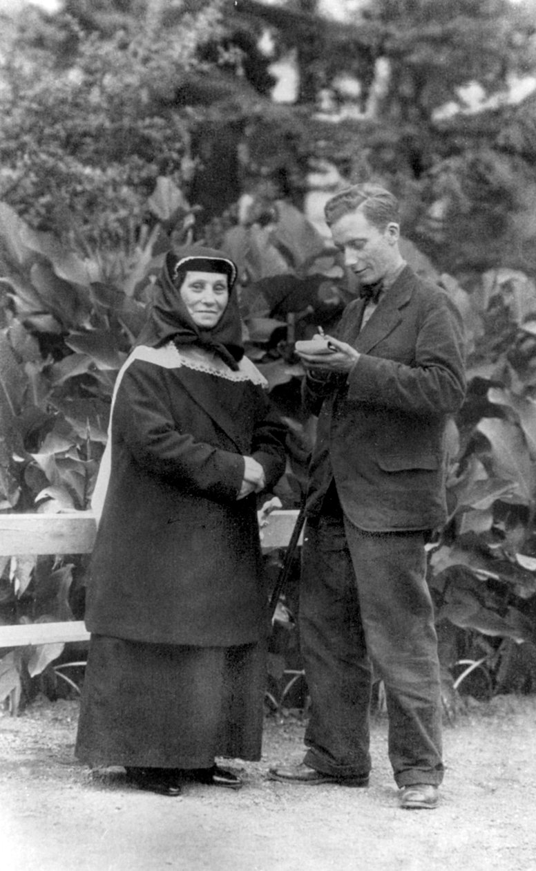 Ekaterina Gavrilovna Gueladze - mãe de Estaline, entrevistada pelo jornalista americano Knickerboker de Unknown photographer