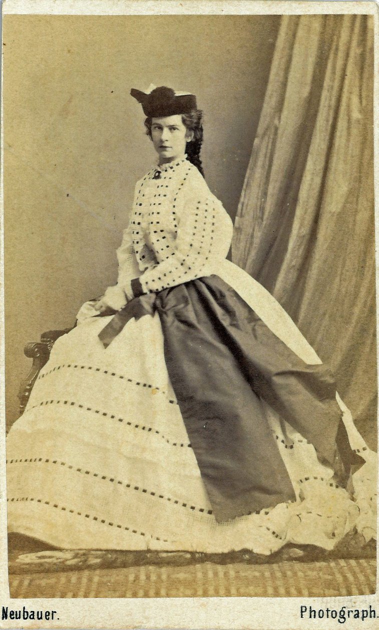Elisabeth, Imperatriz da Áustria e Rainha Consorte da Hungria (24 de dezembro de 1837 - 10 de setembro de 1898) (foto) de Unknown photographer
