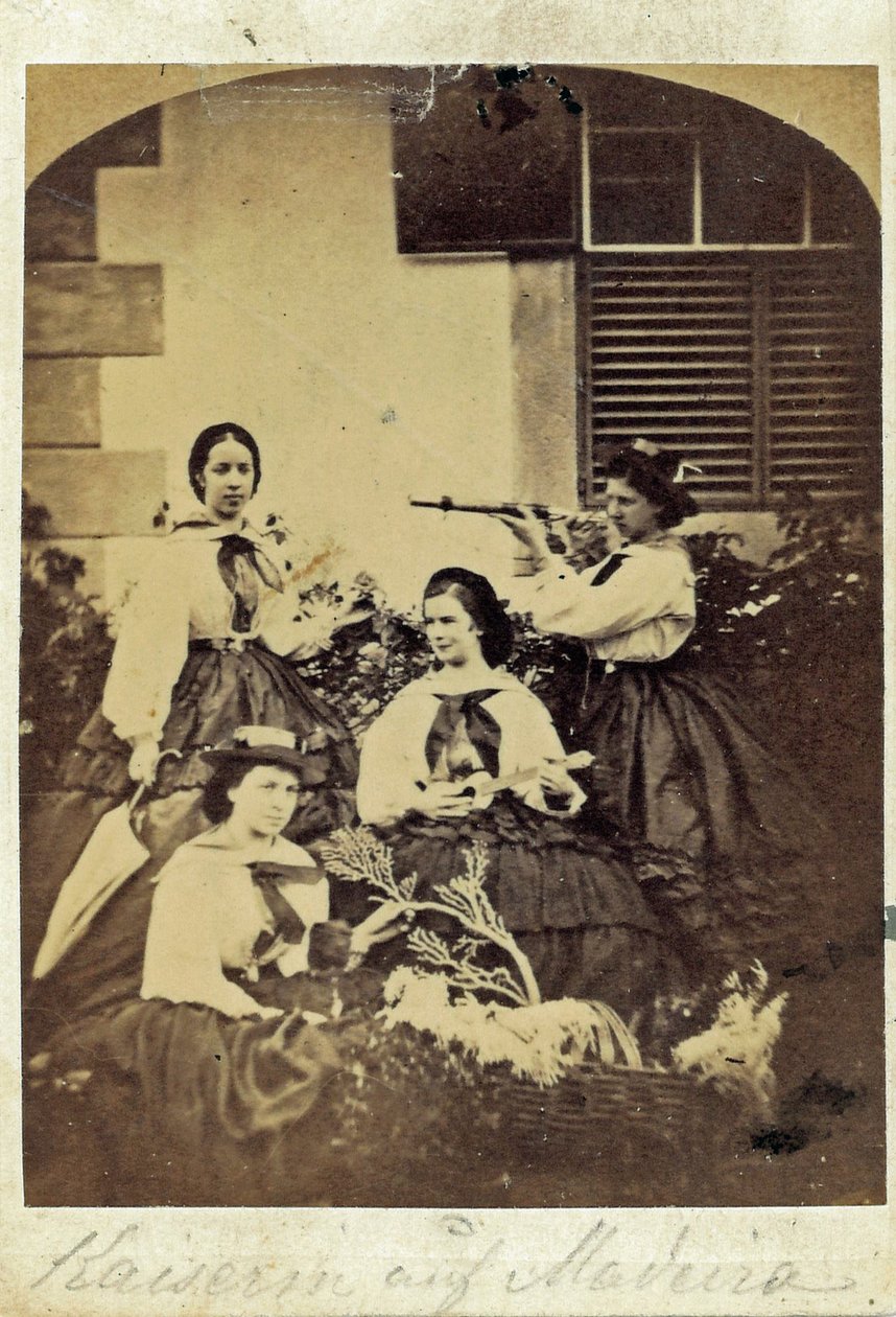 Elisabeth, Imperatriz da Áustria e Rainha Consorte da Hungria (24 de dezembro de 1837 - 10 de setembro de 1898) (foto) de Unknown photographer