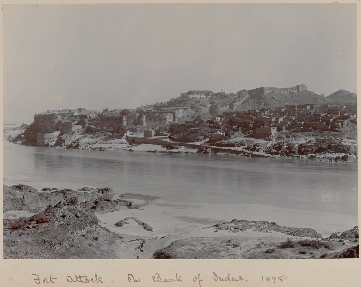 Forte Attock nas margens do rio Indo de Unknown photographer