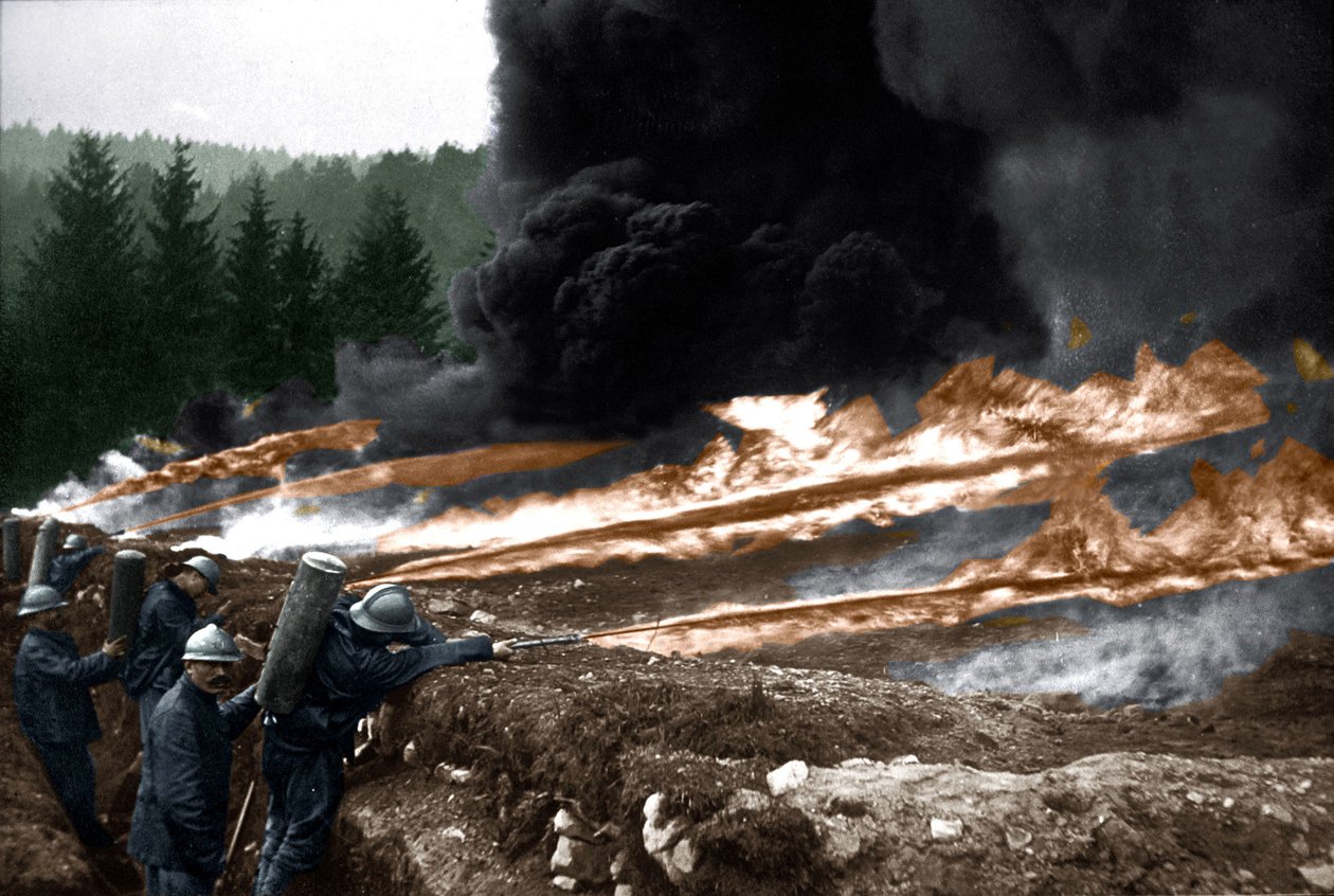 Soldados franceses usando lança-chamas das trincheiras, Chemin des Dames de Unknown photographer