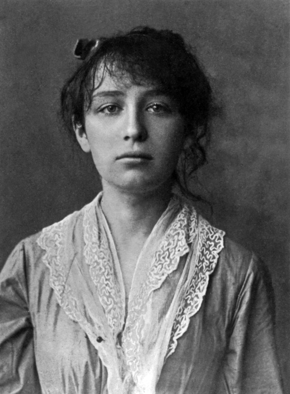 A escultora francesa Camille Claudel (1864-1943) aqui em 1884 de Unknown photographer