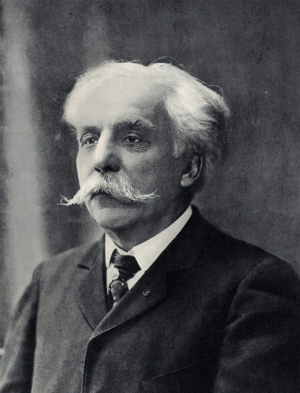 Gabriel (Urbain) Faure (1845-1924). Compositor francês. Depois de uma fotografia. de Unknown photographer