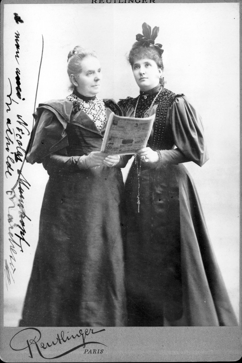 A cantora alemã Mathilde Marchesi (1821-1913) e a cantora australiana Nellie (Nelly) Melba (1861-1931). Fotografia do final do século XIX de Unknown photographer