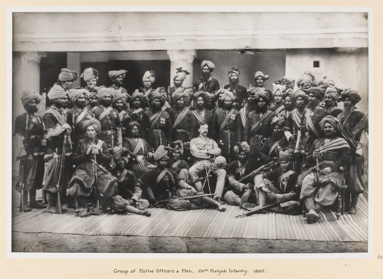 Grupo de Oficiais e homens nativos, 20th Punjab Infantaria de Unknown photographer