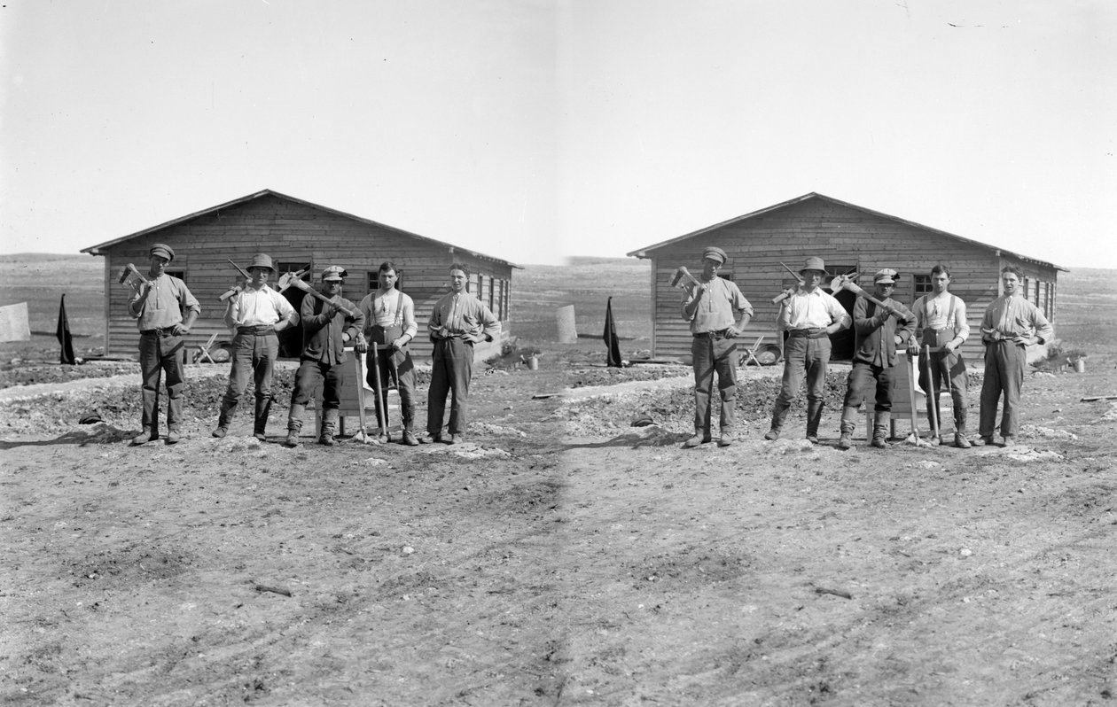 Retrato de grupo de colonos judeus num kibbutz na Palestina. c.1923 de Unknown photographer