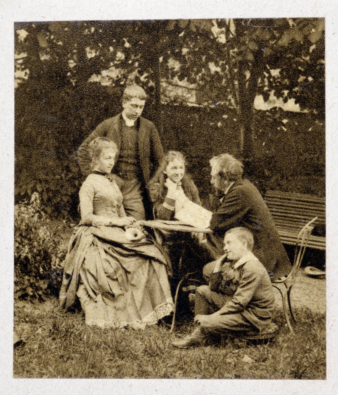 Gustave Eiffel com a família. Fotografia de 1882 de Unknown photographer