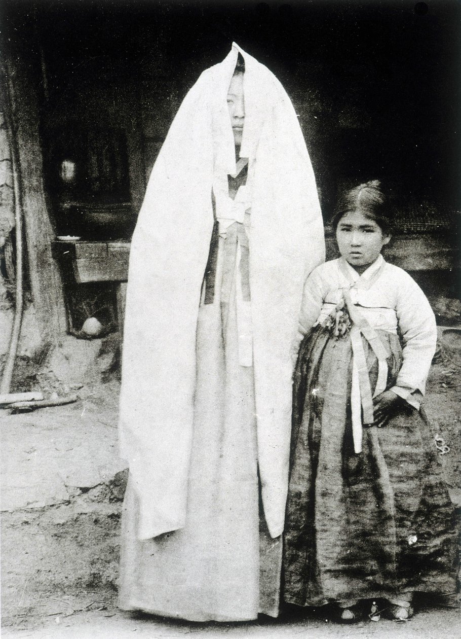 Mulher coreana e jovem rapariga de Unknown photographer
