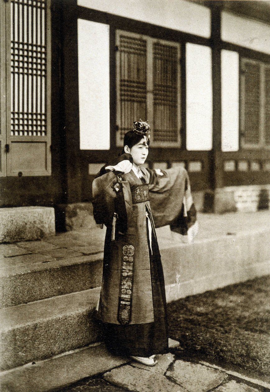 Dançarina Kusang Coreenne (final do século XIX). de Unknown photographer