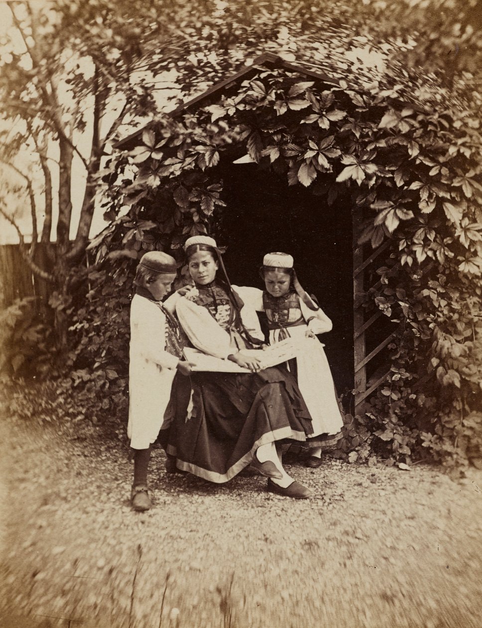 "La Foret Noire - etudes , impressions  voyages sur les bords du Rhin": Retrato de uma mulher com duas crianças em traje tradicional da Floresta Negra de Unknown photographer