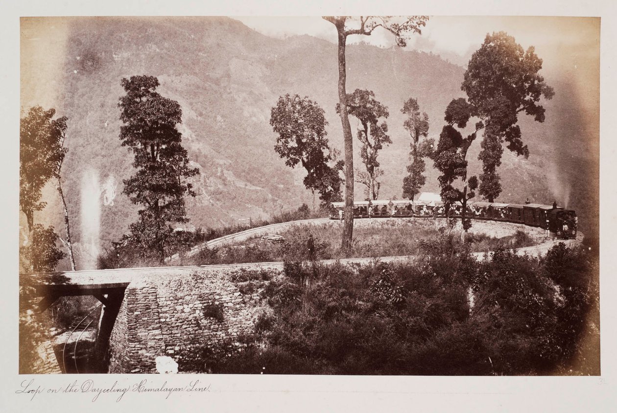 Loop na linha Darjeeling Himalayan, c.1885 (foto sépia) de Unknown photographer