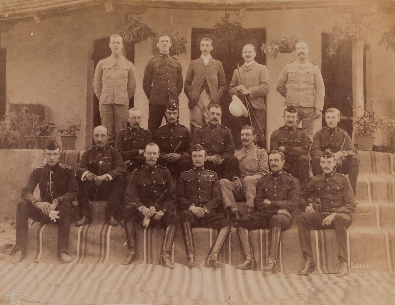 Membros do Khyber Rifles de Unknown photographer