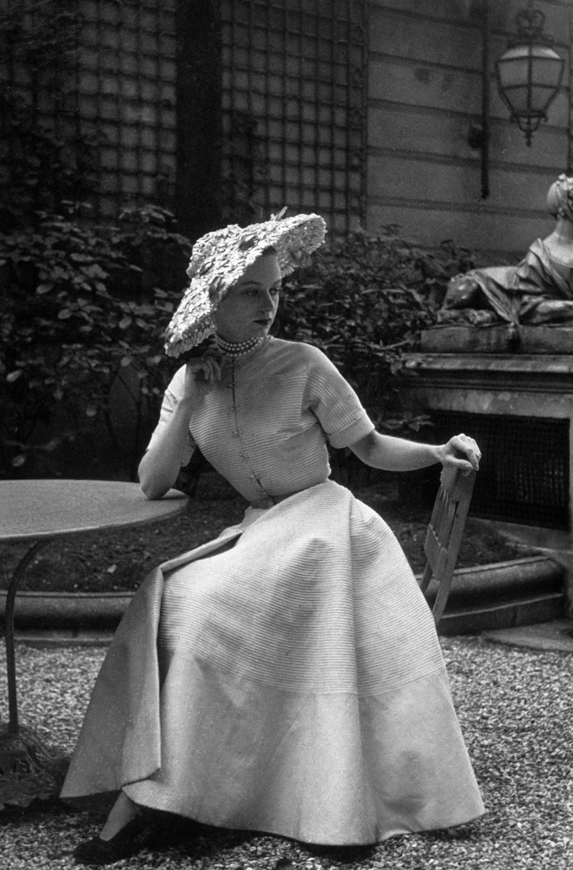 Mode Dior em 1948: Robe "New Look" de Christian Dior (foto) de Unknown photographer