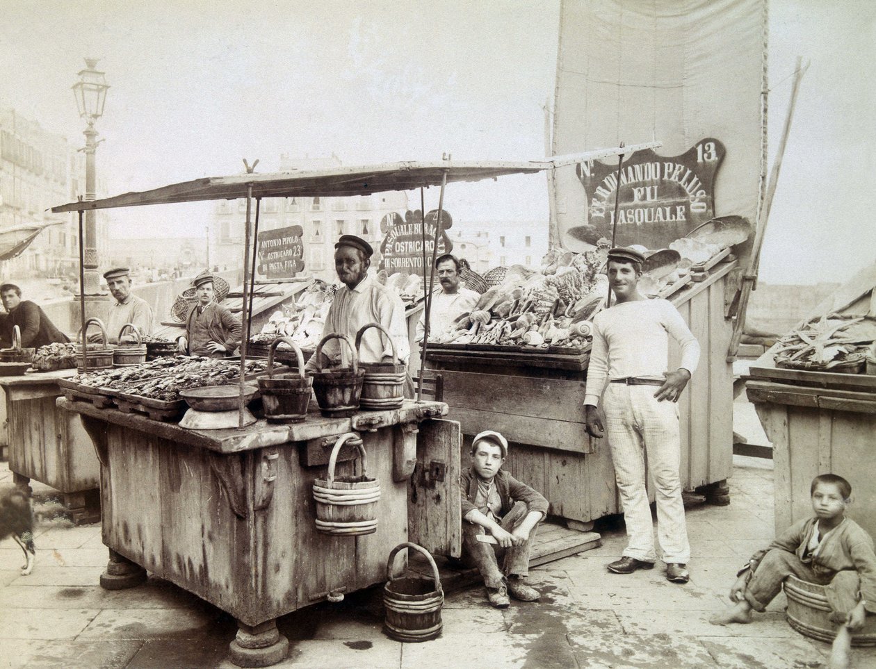 Os vendedores de ostras de Santa Lúcia a Nápoles, finais do século XIX de Unknown photographer