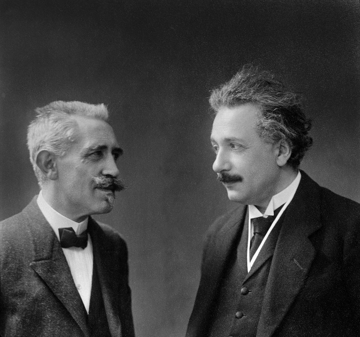 Paul Langevin e Albert Einstein de Unknown photographer