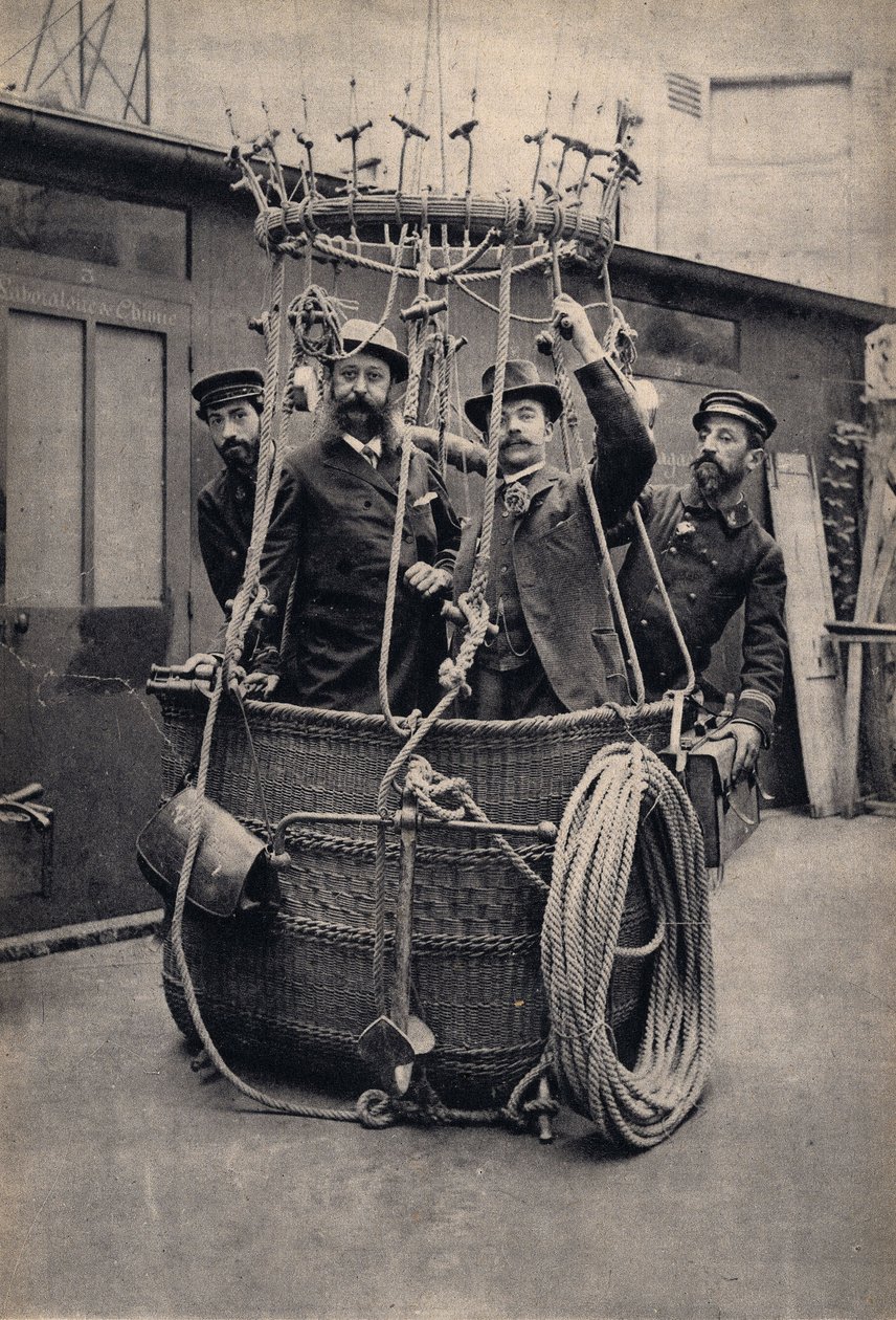 Encenação fotográfica com um balão de ar quente. Fotografia, final do século XIX, Paris. Col. Selva. de Unknown photographer