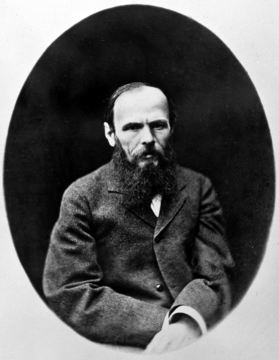 Retrato de Dostoyevsky em medalhão. de Unknown photographer