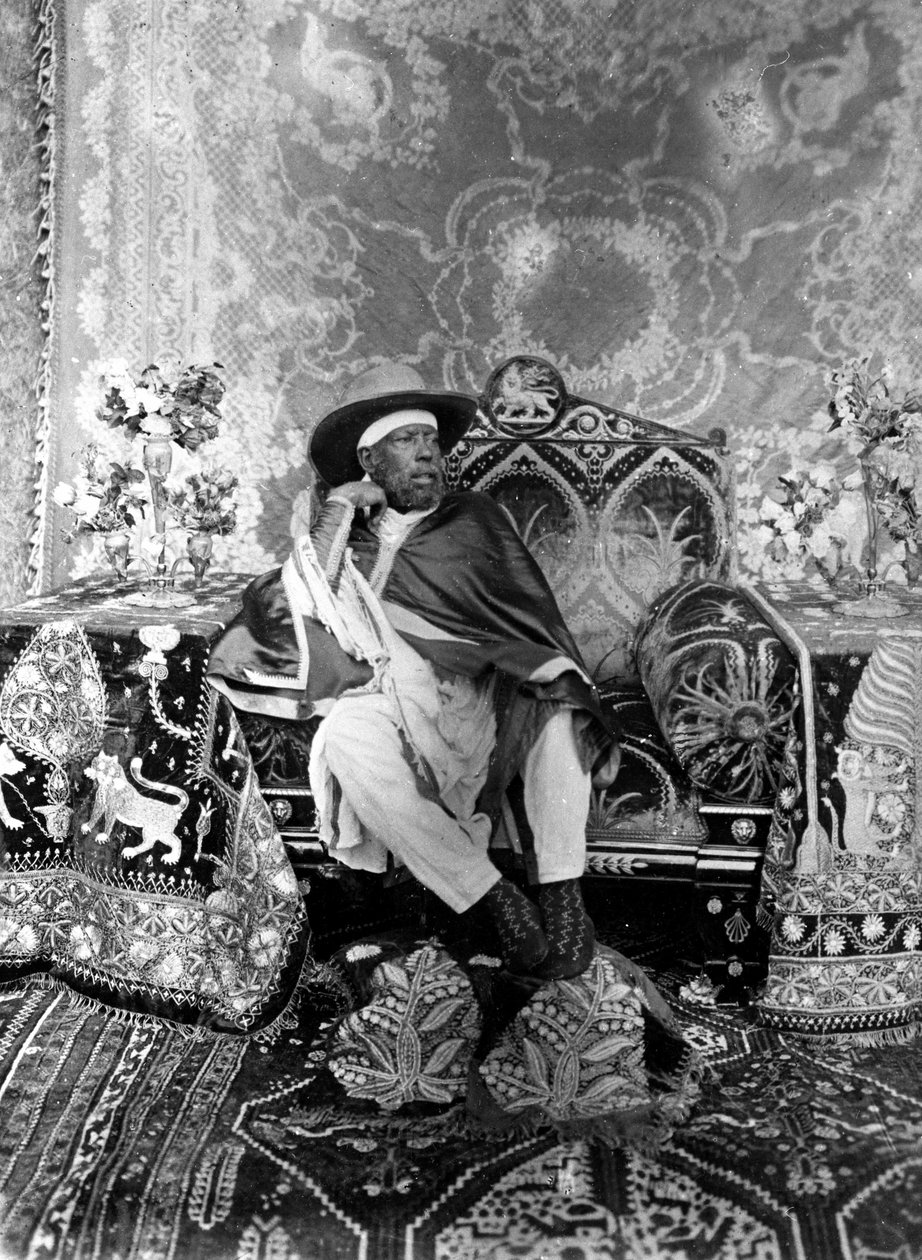 Retrato de Menelik II (1844 - 1913), Imperador da Etiópia. de Unknown photographer