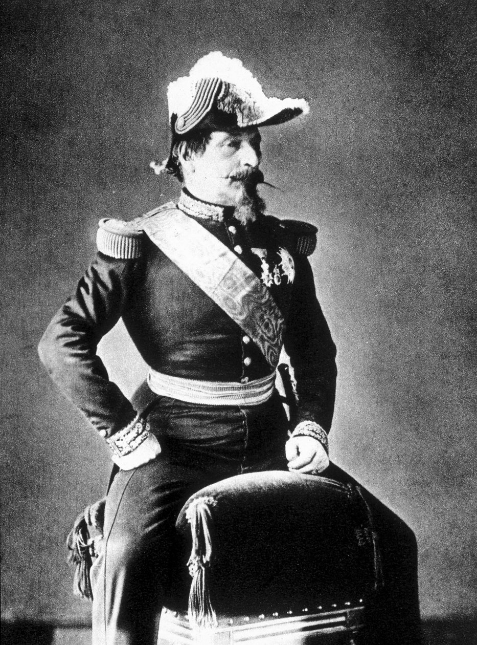 Retrato de Napoleão III sentado em califourchon sobre um banco. de Unknown photographer