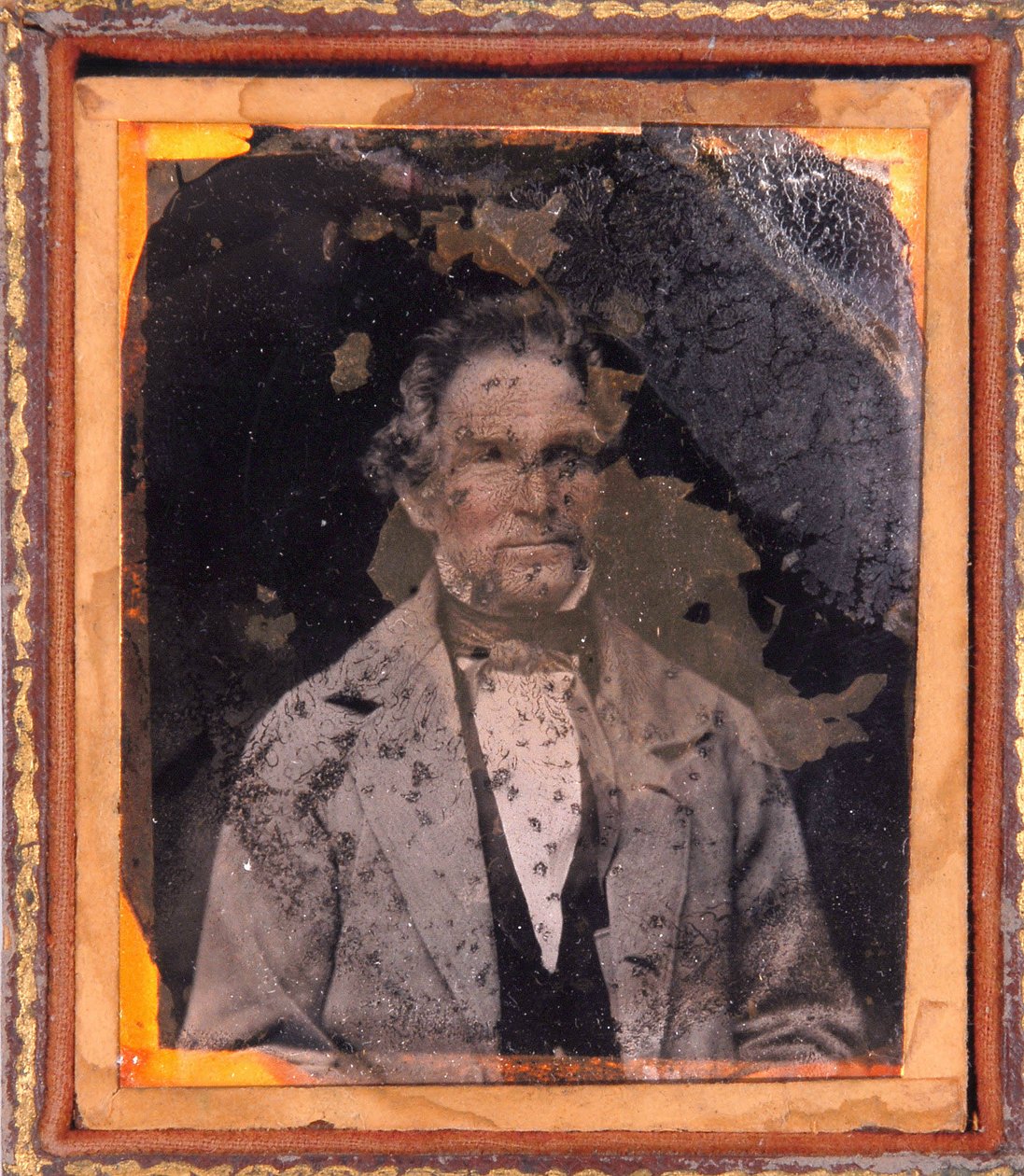 Retrato de um homem. Daguerreótipo (Daguerre) sob moldura por volta de 1850. de Unknown photographer