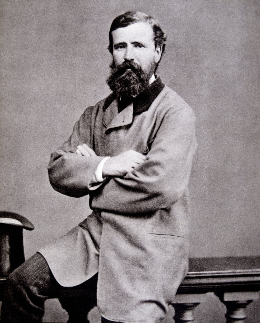 Retrato do explorador britânico Verney Lovett Cameron (1844-1894). de Unknown photographer