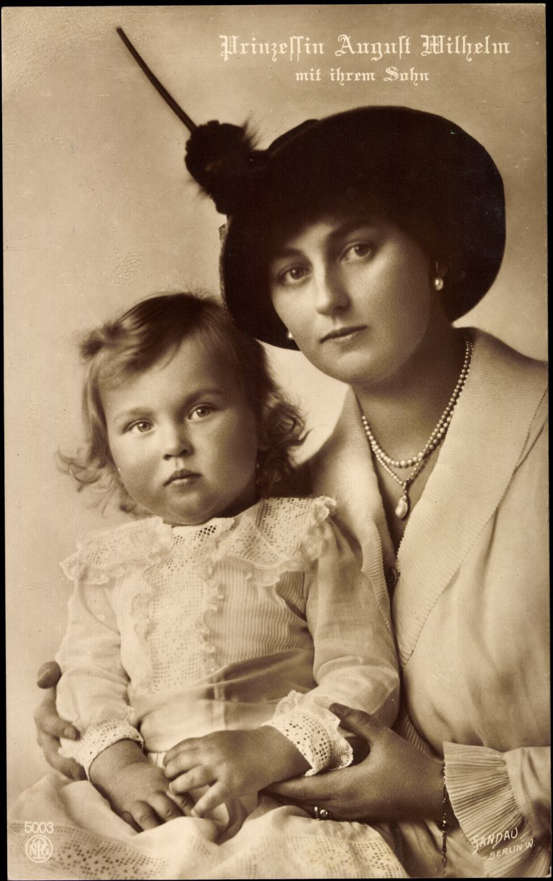 Princesa August Wilhelm com o filho, NPG 5003 de Unknown photographer