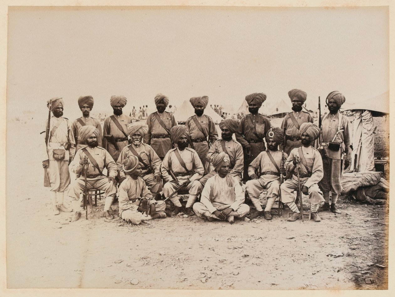O 15º Regimento (Ludhiana) de Infantaria Nativa de Bengala na paisagem desértica do Sudão de Unknown photographer