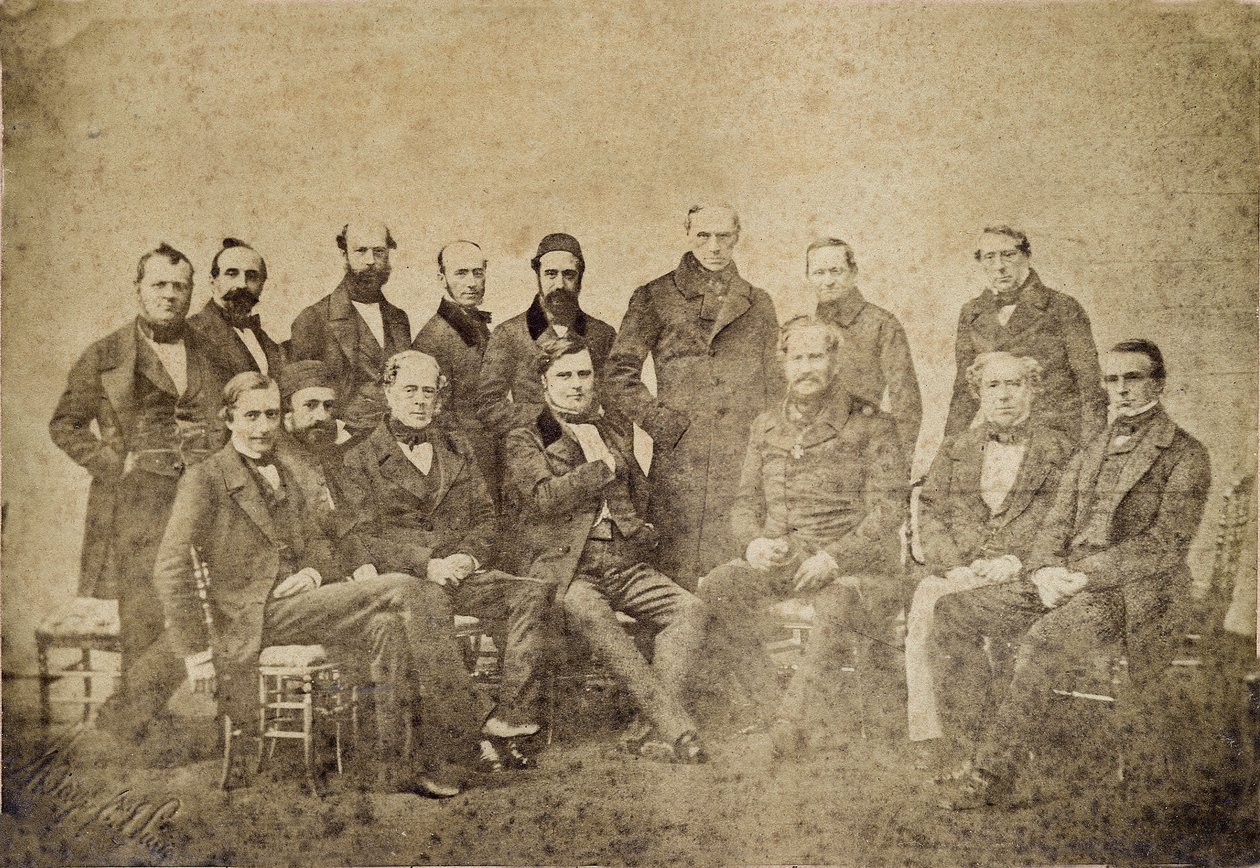 O Congresso de Paris foi uma conferência de paz realizada em Paris, França, em 1856, entre representantes das grandes potências da Europa para fazer a paz após os quase três anos de Guerra da Crimeia - Guerra da Crimeia (1853-1856): legats representando as de Unknown photographer