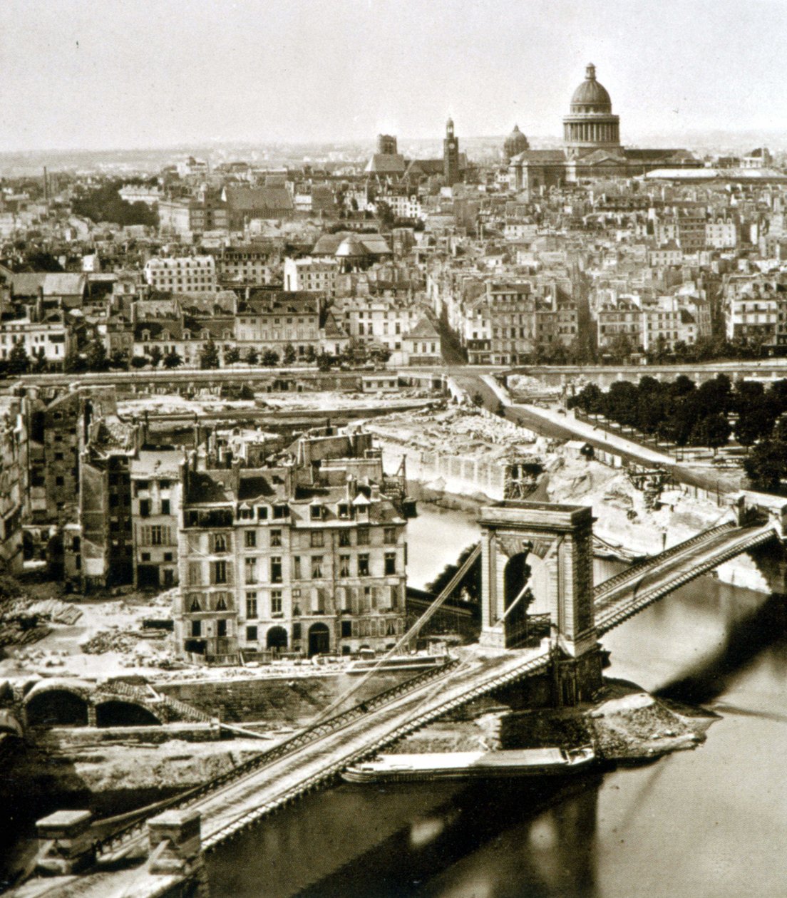 As grandes obras de Paris: o piercing da Rue du Bellay de Unknown photographer