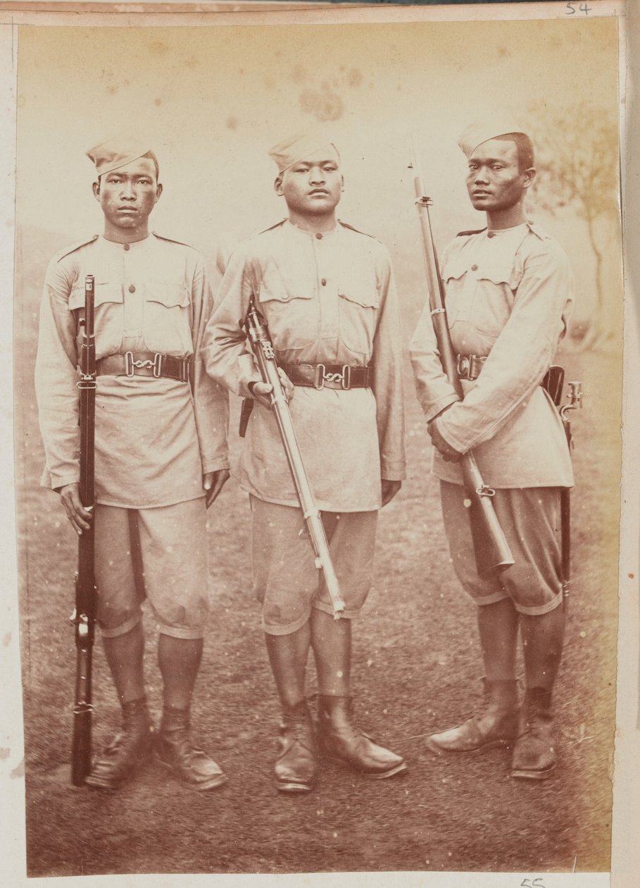 Três soldados do 4º Regimento Gurkha (Rifle) de Unknown photographer