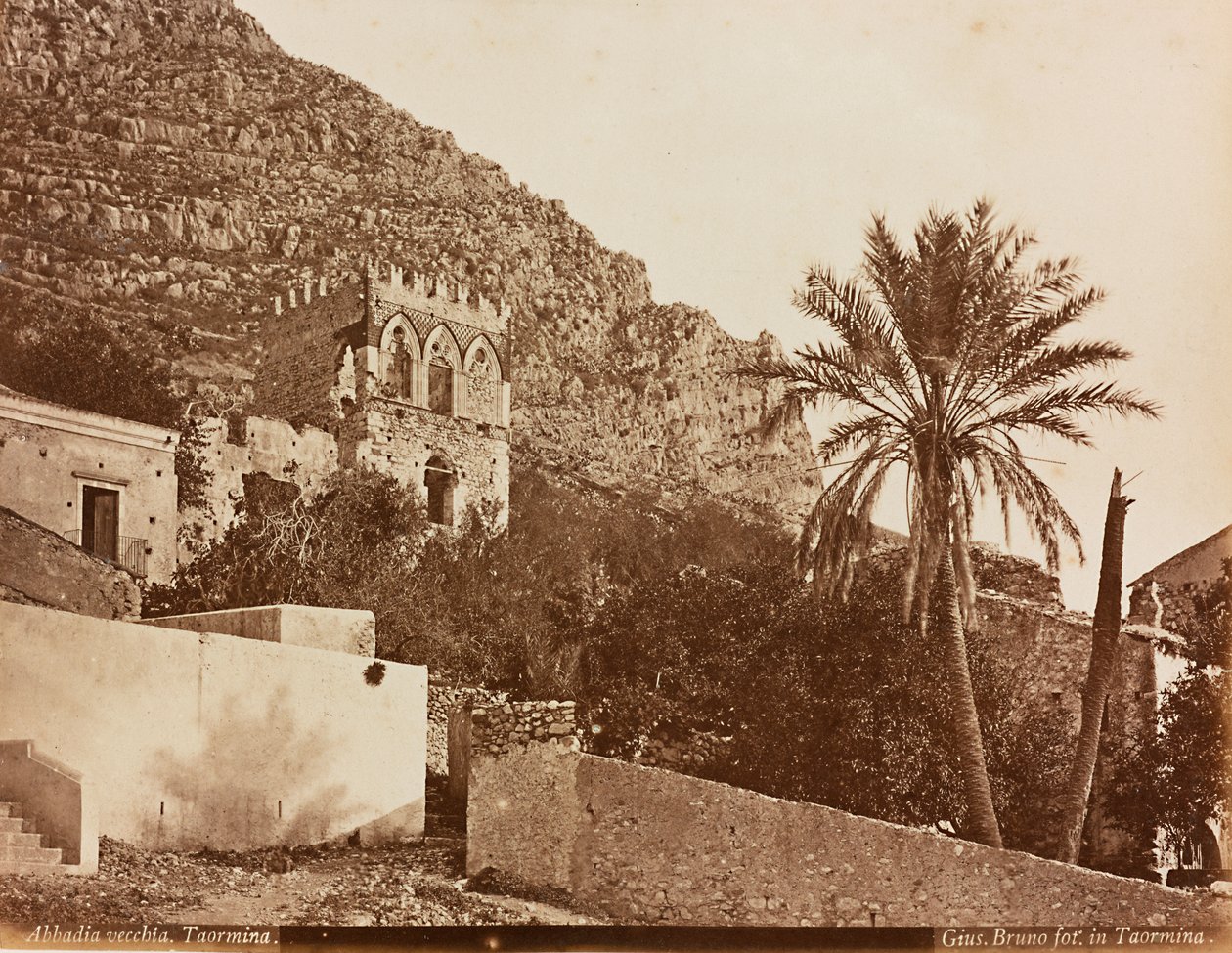 Vista da Badia Vecchia, Taormina de Unknown photographer