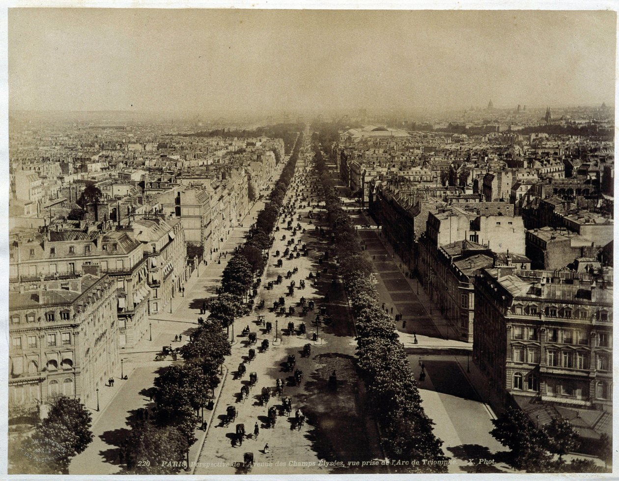 Vista dos Campos Elísios do Arco do Triunfo, n.d. final do século XIX. de Unknown photographer