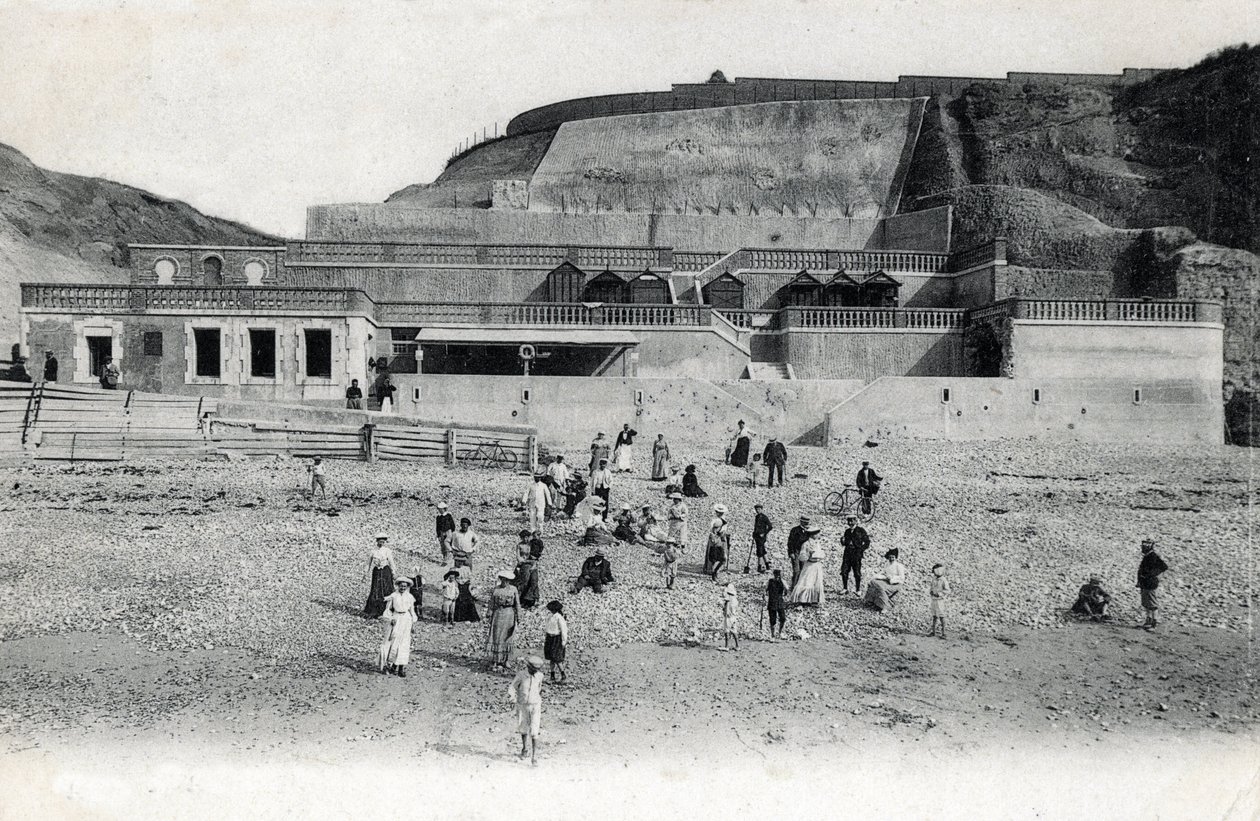 Vista da praia de Mesnil Val (Mesnil-Val) com o seu casino e terraços, Manche Normandy Postcard do início do século XX de Unknown photographer
