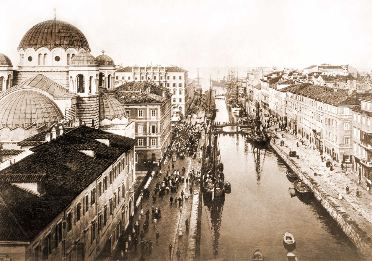 Vista da cidade de Trieste no final do século XIX. de Unknown photographer