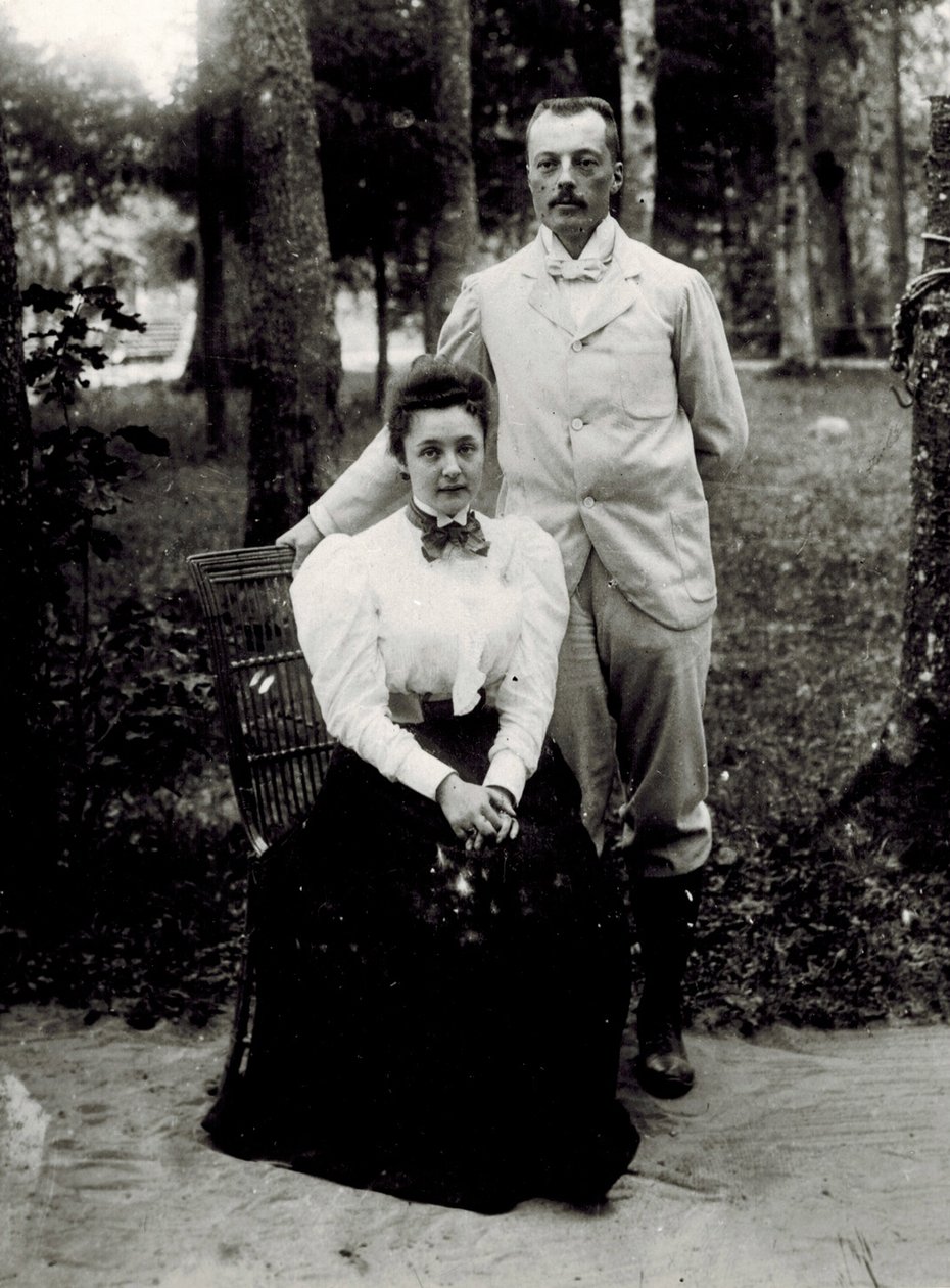 Vladimir Dmitrievich Nabokov (1870-1922) e Elena Ivanovna Rukavishnikova (1876-1939), Anónima. Fotografia, ca 1896, Museu de Estudos Regionais, Rozhdestveno de Unknown photographer