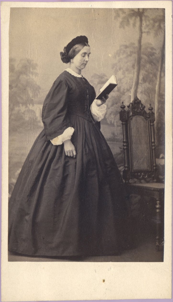 Mulher com um livro, cerca de 1860 (fotografia) de Unknown photographer