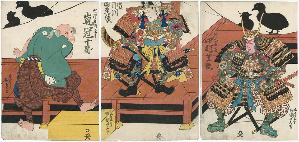 Atores Nakamura Shikan II como Kumagai Naozane R, Ichikawa Ebizo V como Minamoto no Yoshitsune C, e Arashi Kanjuro I como Yahei Hyoe Munekiyo L de Utagawa Kunisada
