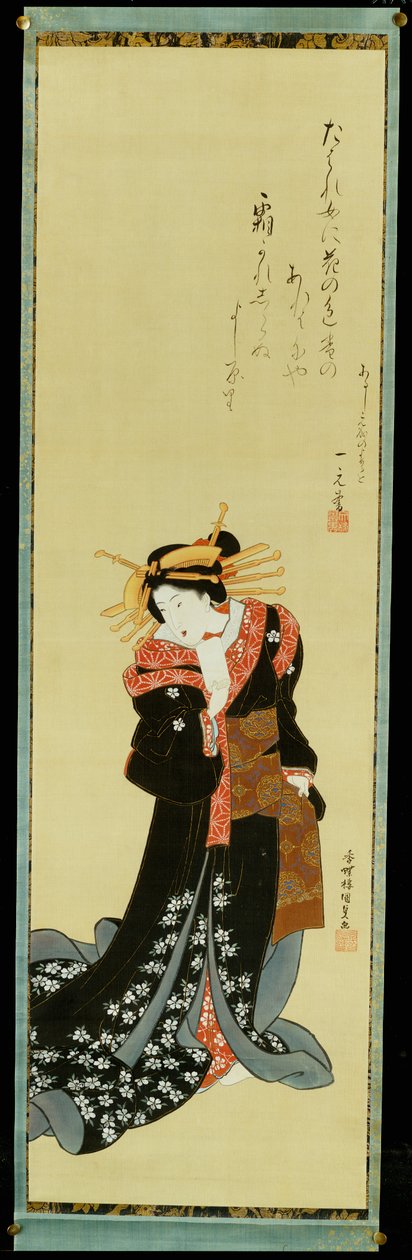 Uma cortesã de pé em um quimono preto com flores brancas, segurando um maço de papel de Utagawa Kunisada