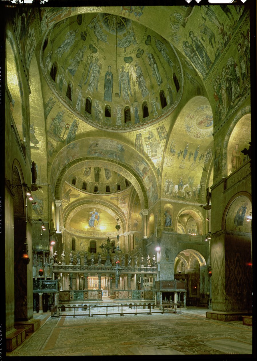Vista interior da nave (mosaico) de Byzantine School