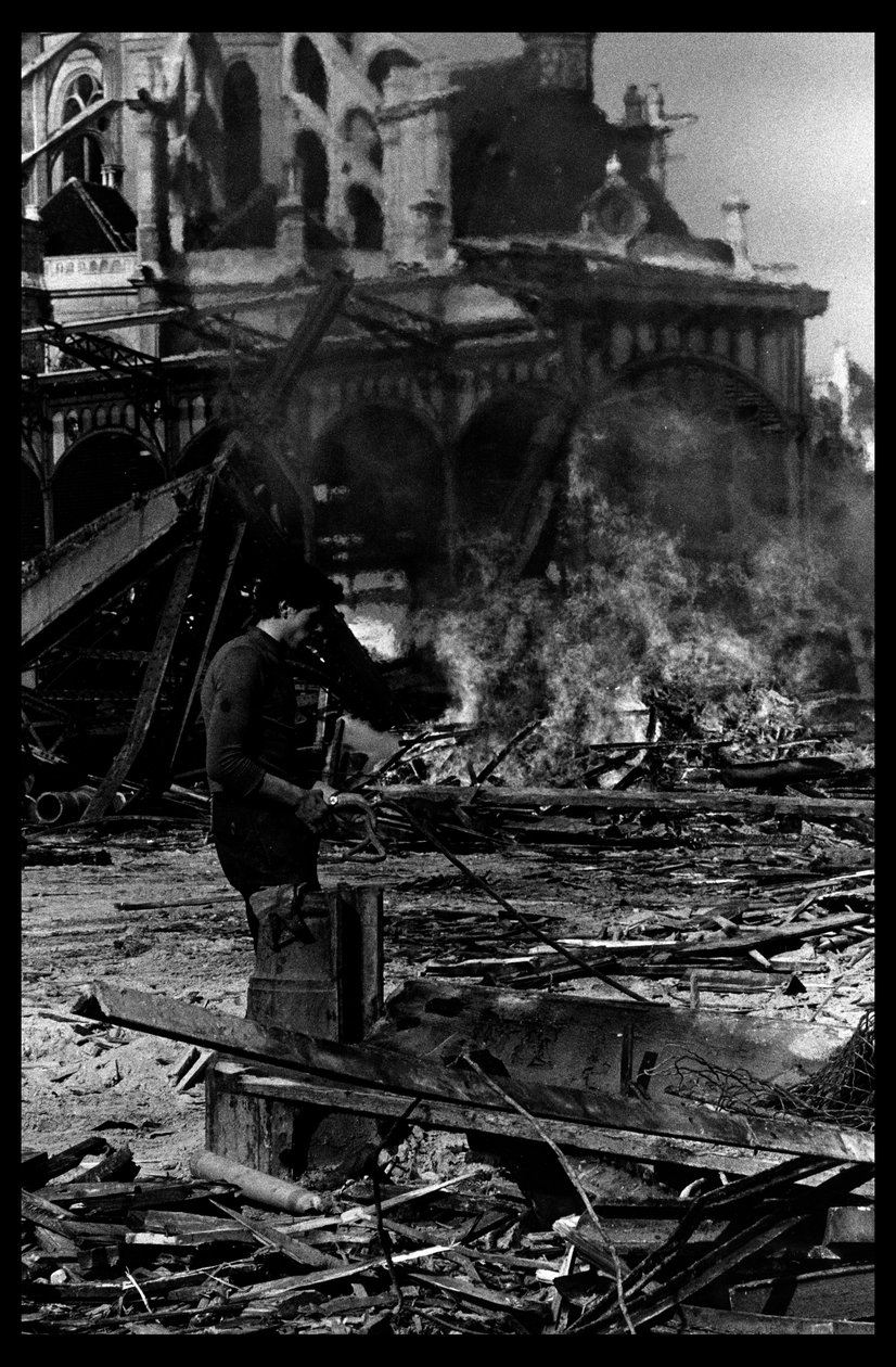 Demolição do mercado central em Paris, em agosto de 1971(foto a p/b) de Victor Baltard