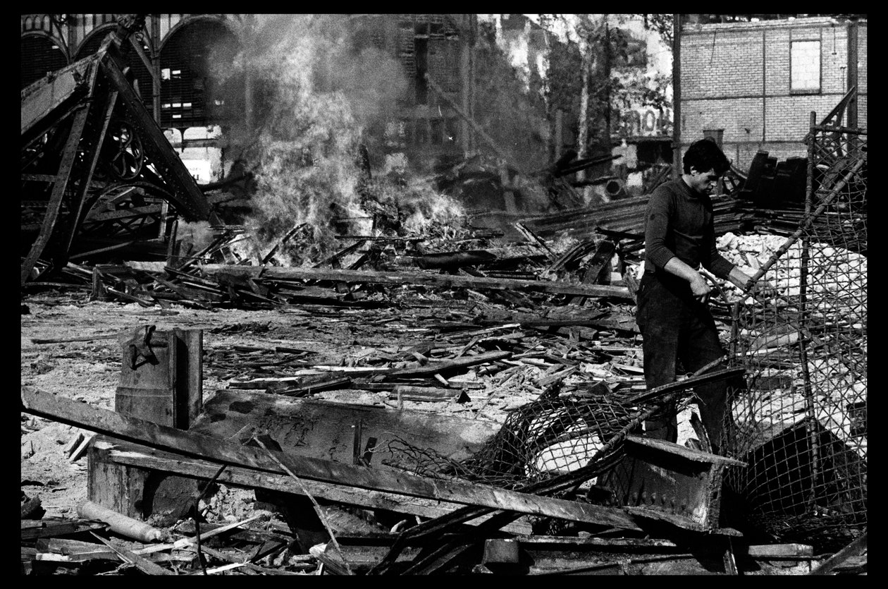 Demolição do mercado central em Paris, em agosto de 1971(foto a p/b) de Victor Baltard