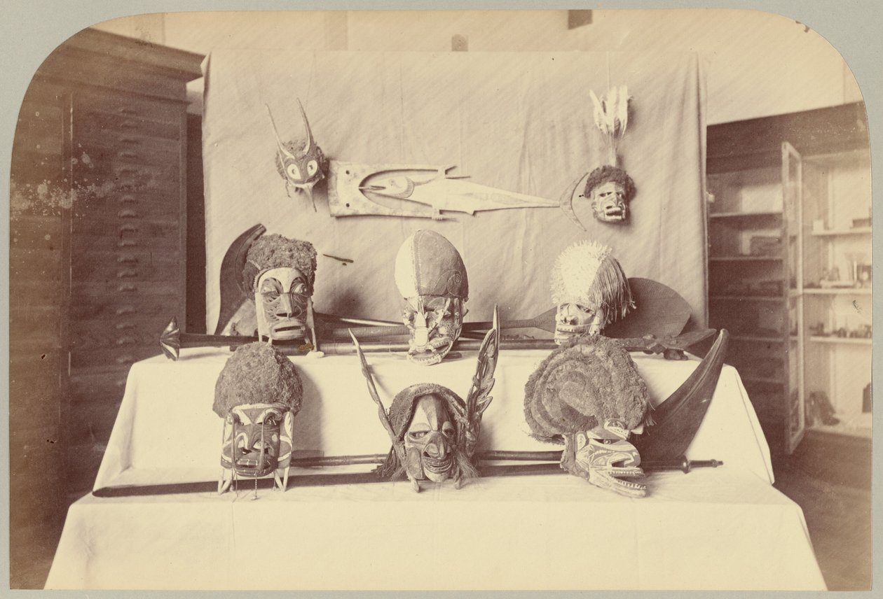 Pl. XIV. Máscaras, etc.: Ilhas Salomão de Victor Prevost, Gaston L. Feuardent and Co., New York