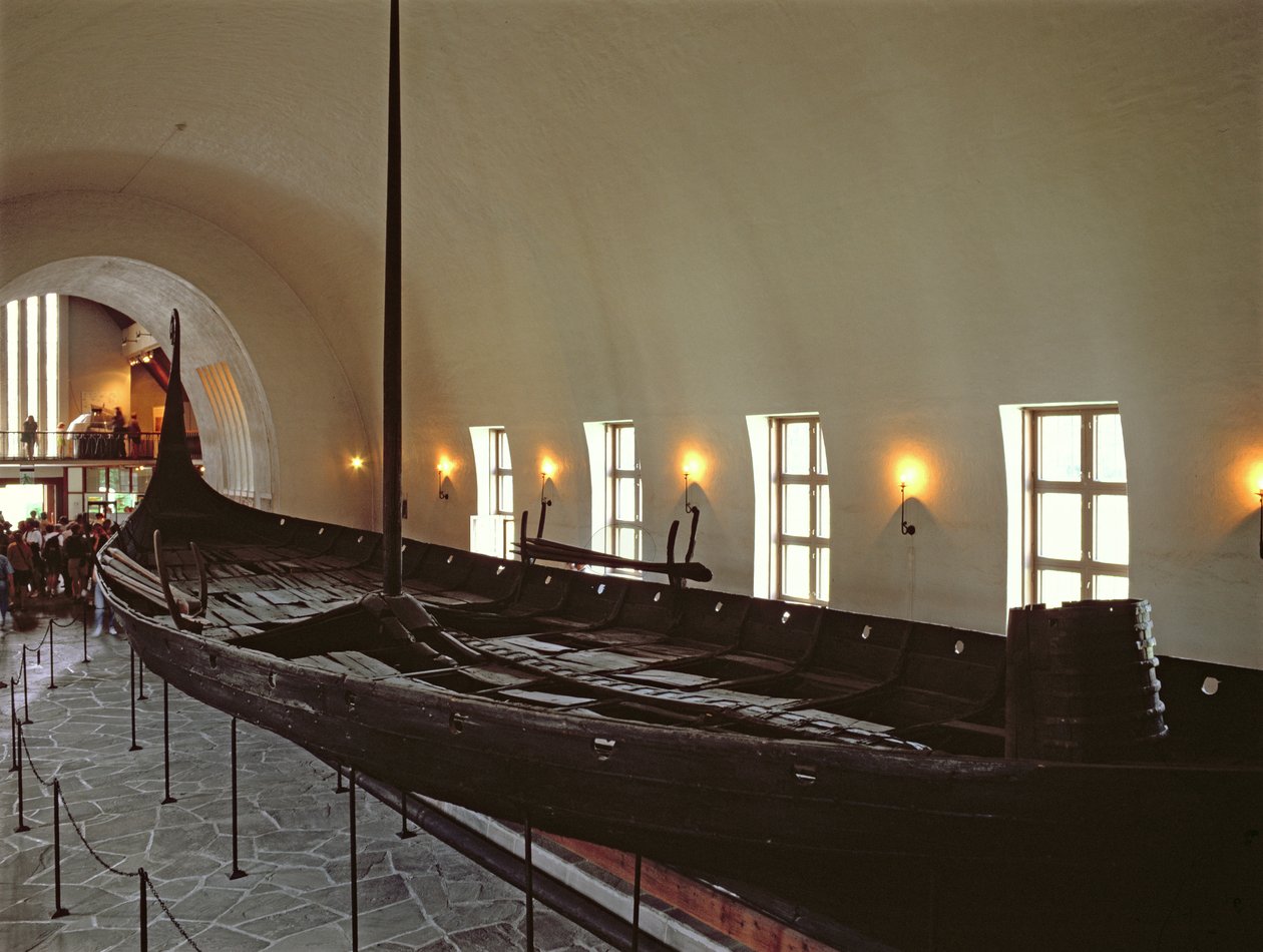 Longship Oseburg, construído c.815-20 AD (madeira de carvalho) de Viking
