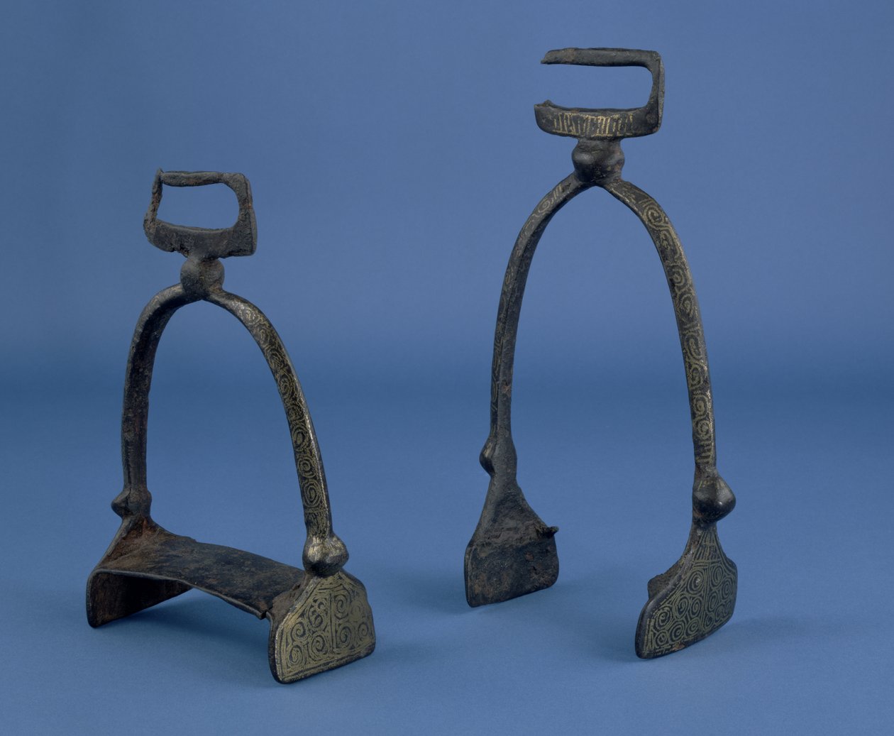 Estribos encontrados no rio Cherwell, Magdalen Bridge, Oxford, provavelmente no início do século XI (fio de ferro e latão) de Viking