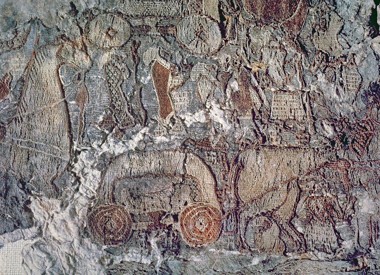 Detalhe de um animal a puxar um carrinho, de uma tapeçaria encontrada com o navio Oseberg (têxtil) de Viking