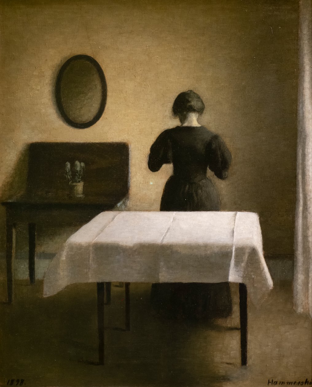 Interior com uma mulher de costas de Vilhelm Hammershoi