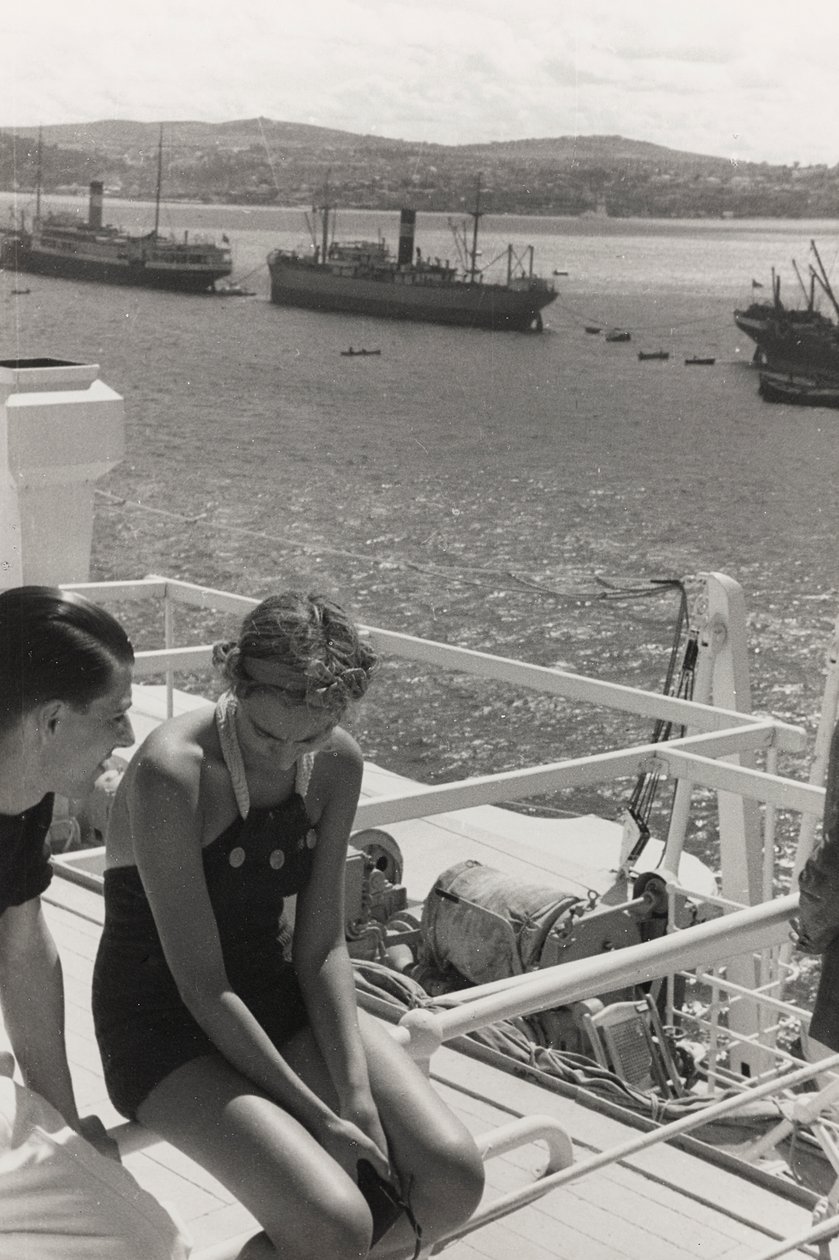 Um casal a bordo do navio de cruzeiro "Oceania", do álbum "At the Edge of Oceania 28th July to 10th August 1935 de Vincenzo Balocchi